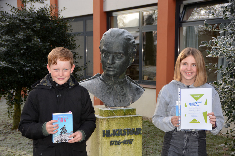 Lijan Freitag und Hannah Röttger sind die diesjährigen Schulfinalisten.