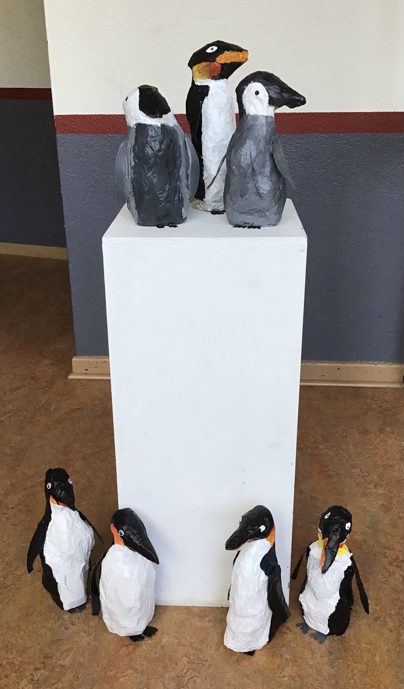 Pinguine aus Pappmaché