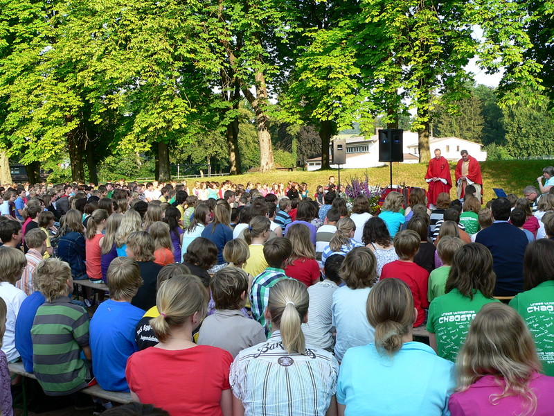 Messe auf dem Ascheplatz.